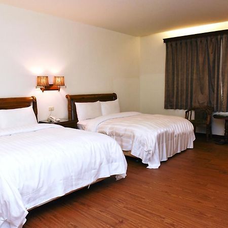 England Business Motel Yilan Экстерьер фото