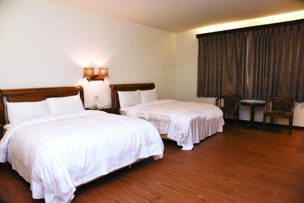 England Business Motel Yilan Экстерьер фото
