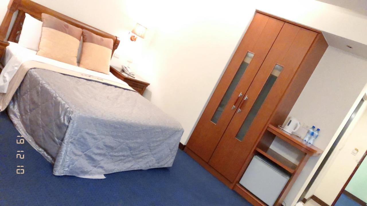 England Business Motel Yilan Экстерьер фото