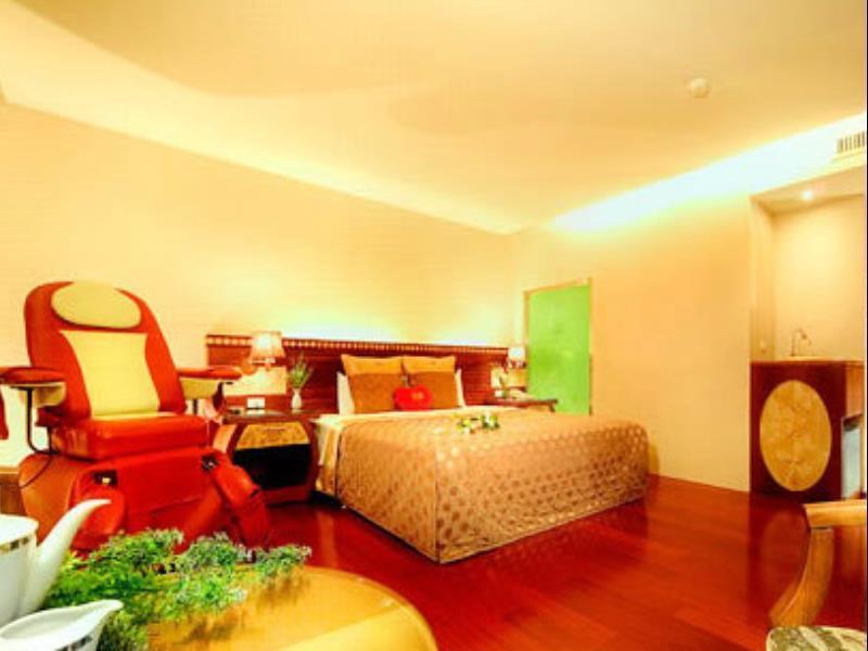 England Business Motel Yilan Экстерьер фото
