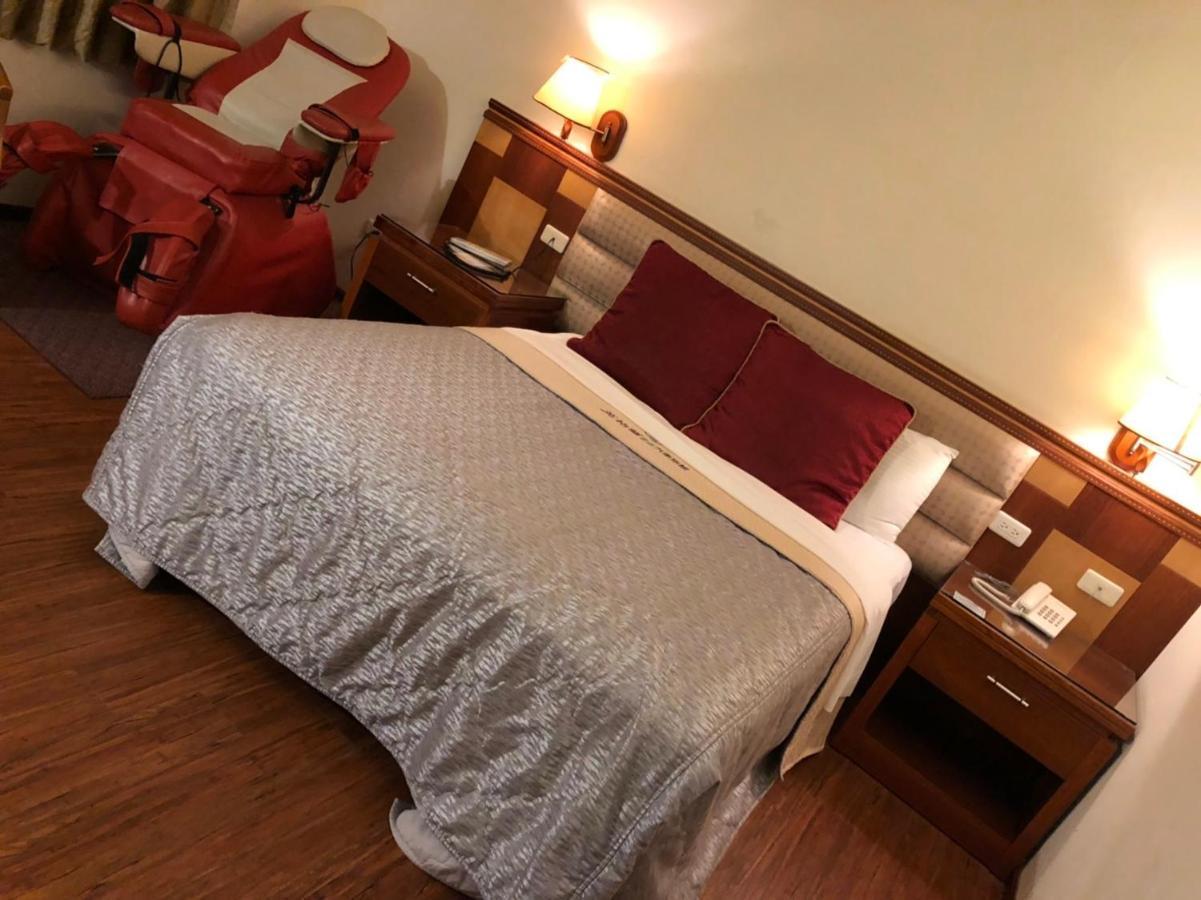 England Business Motel Yilan Экстерьер фото