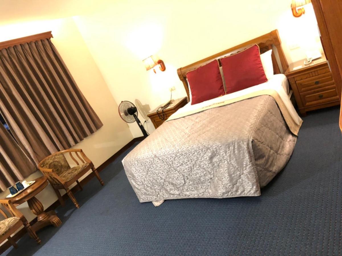 England Business Motel Yilan Экстерьер фото